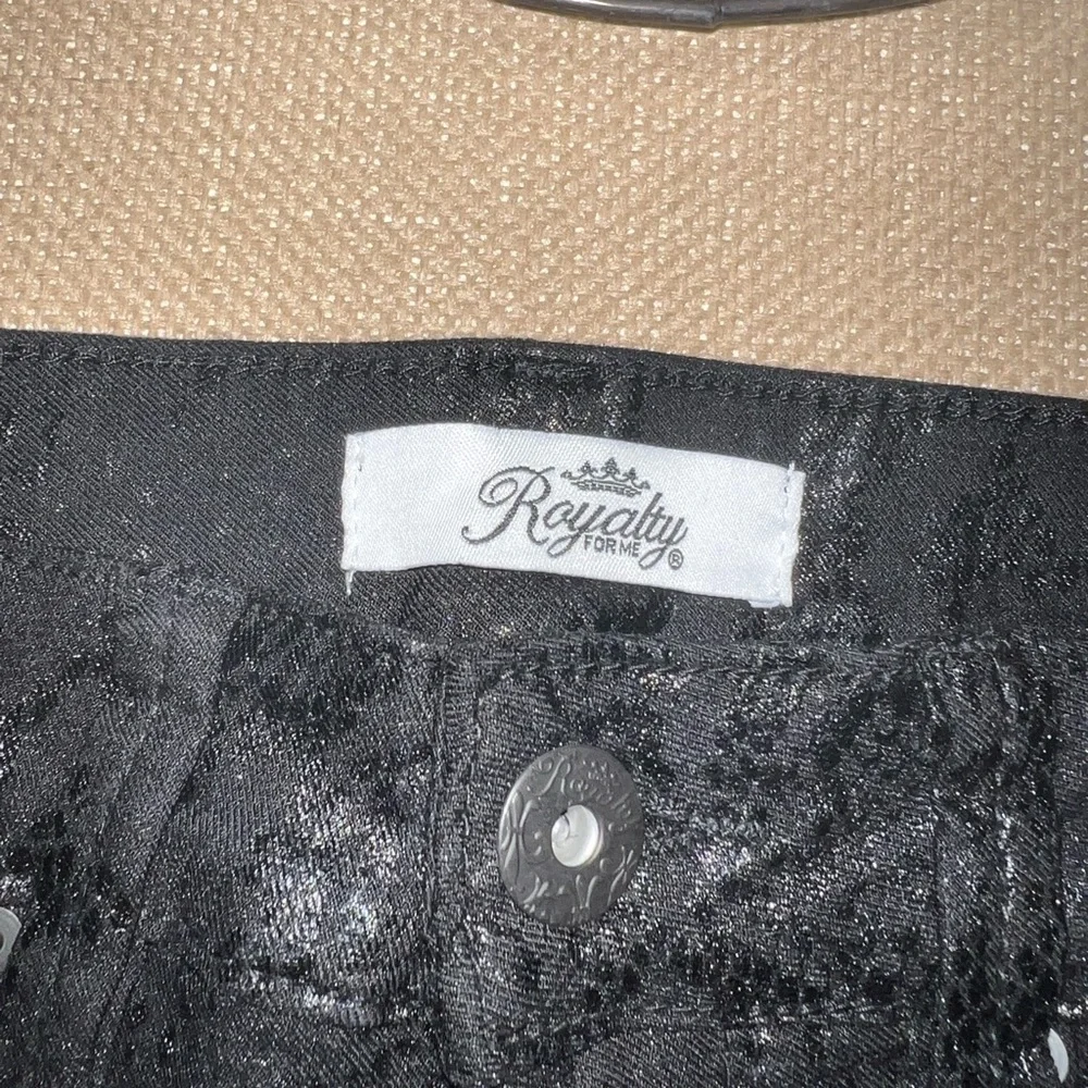 Snakeskin Print Skinny Pants - Picture 7 of 12